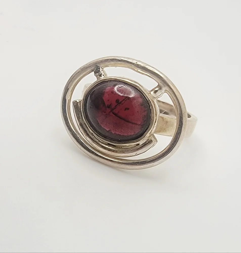 Sterling Silver And Red Garnet Stone Ring Size 7-1/4